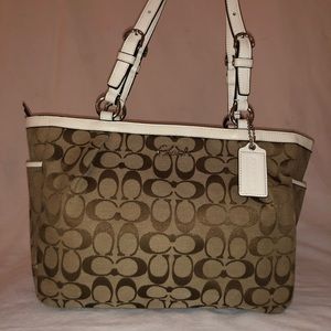 Dreamy Coach Designer Purse! 👜